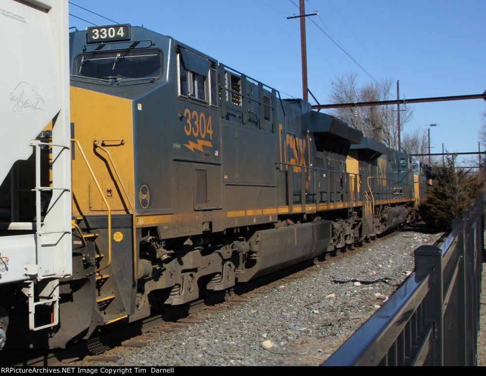 CSX 3304, 5286 on Q422